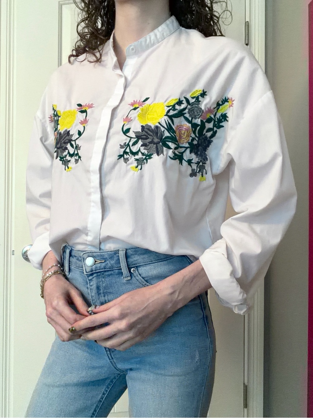 Bleuh Ciel womens embroidered floral white cropped long sleeve button down shirt